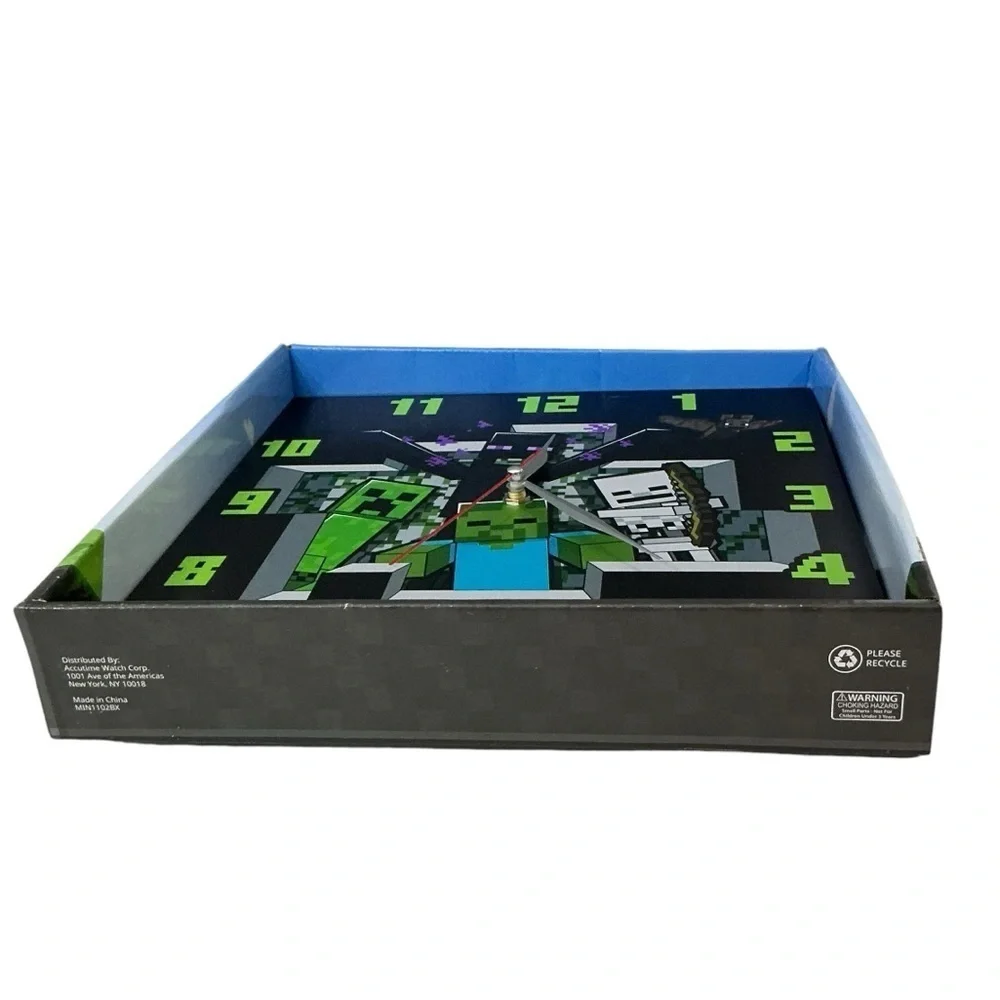 Minecraft Wall Clock Block Creeper Analog Quartz Battery Operated 11 in NEW NIB